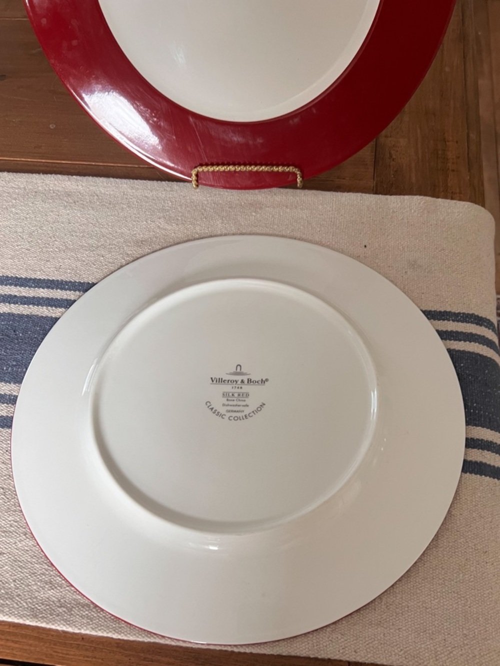 2 Villeroy And Boch Classic Collection Silk Red Dinner Plates - Picture 4 of 5